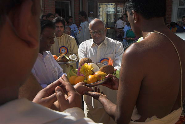 Sri Mahalakshmi Temple Chariot Festival © 2006, Peter Marshall