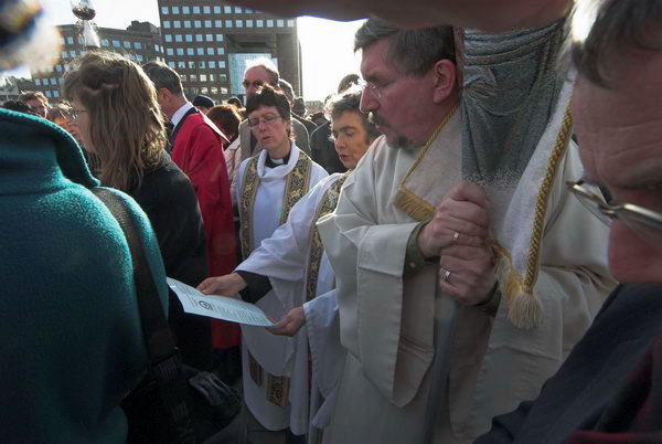Blessing the Thames © Peter Marshall, 2007