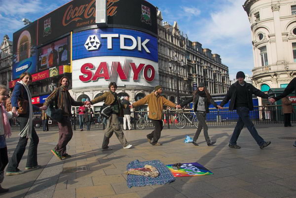 Reclaim Love, Piccadilly Circus © 2007, Peter Marshall