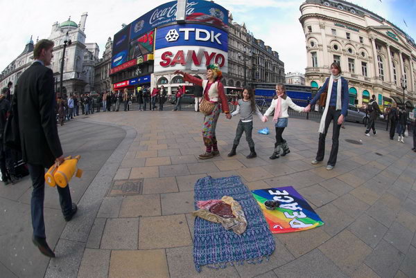 Reclaim Love, Piccadilly Circus © 2007, Peter Marshall
