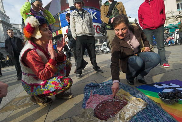 Reclaim Love, Piccadilly Circus © 2007, Peter Marshall