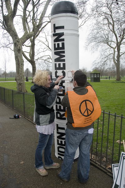 Stop Trident, Troops out of Iraq © 2007, Peter Marshall