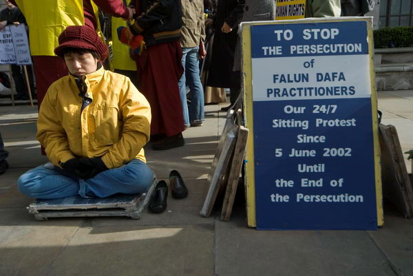 Falun Dafa Protest Continues © 2007, Peter Marshall