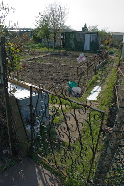 Manor Gardens © 2007, Peter Marshall