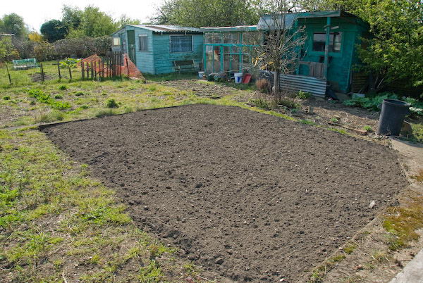 Manor Gardens © 2007, Peter Marshall