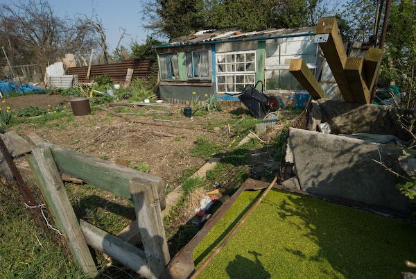 Manor Gardens © 2007, Peter Marshall