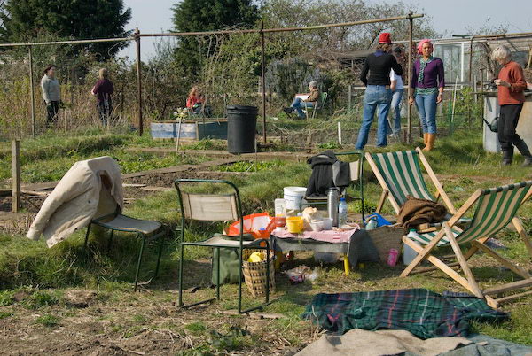 Manor Gardens © 2007, Peter Marshall