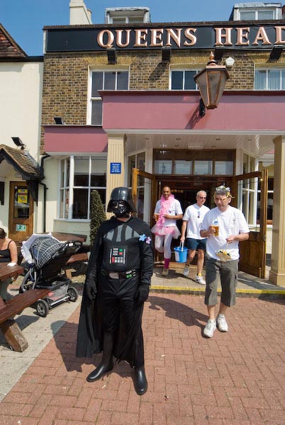 Chislehurst May Queen Pub Crawl © 2007, Peter Marshall