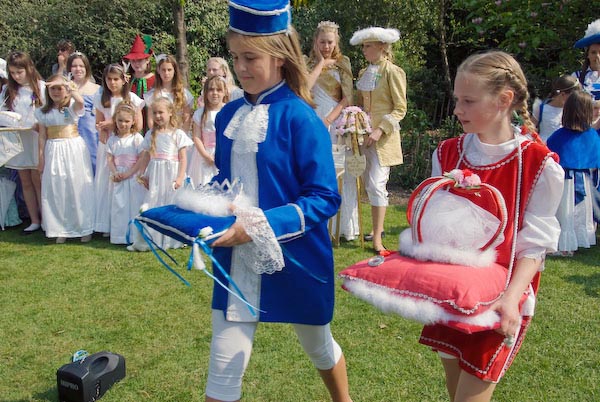 Bromley May Queens © 2007, Peter Marshall