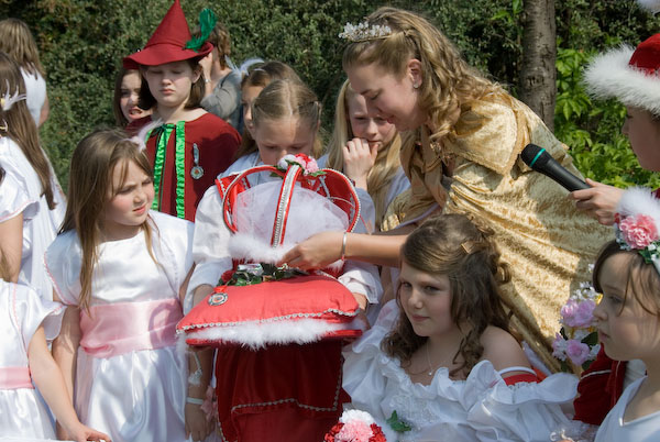 Bromley May Queens © 2007, Peter Marshall