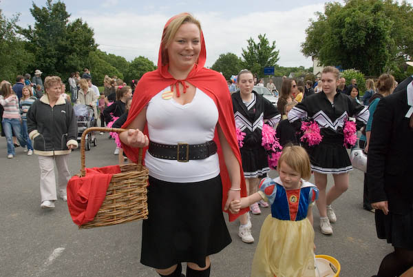 Walton-on-the-Hill May Pageant © 2007, Peter Marshall