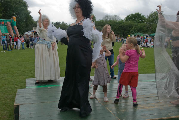 Walton-on-the-Hill May Pageant © 2007, Peter Marshall